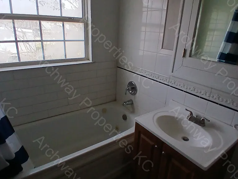 1900 Grandview Blvd — Photo 11