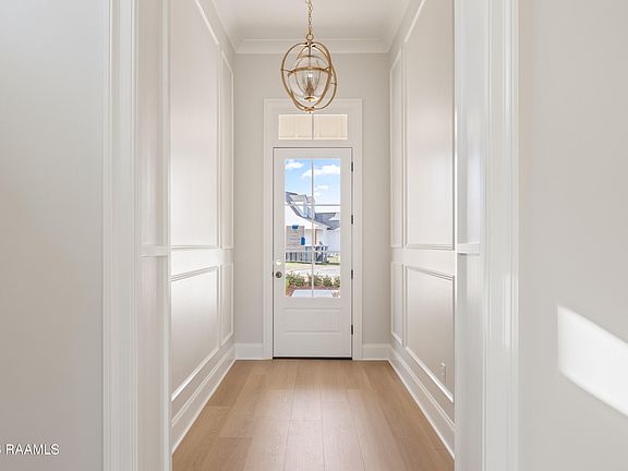 5th image of 110 Bruges Ln