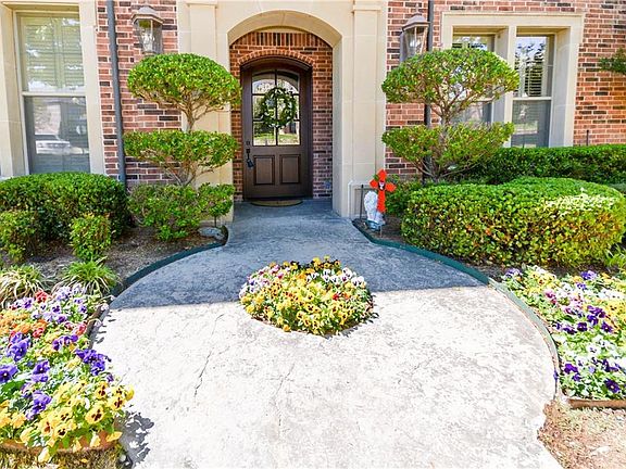 3rd image of 6541 Village Springs Dr