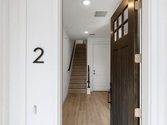 3rd image of 2624 Metcalfe Rd #2