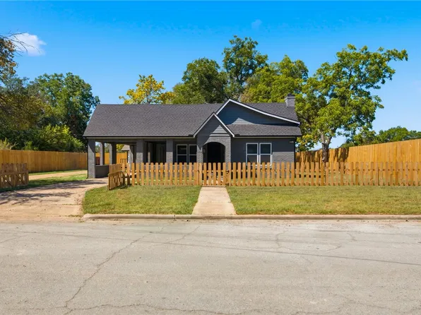 902 Post Oak St, Hearne, TX 77859