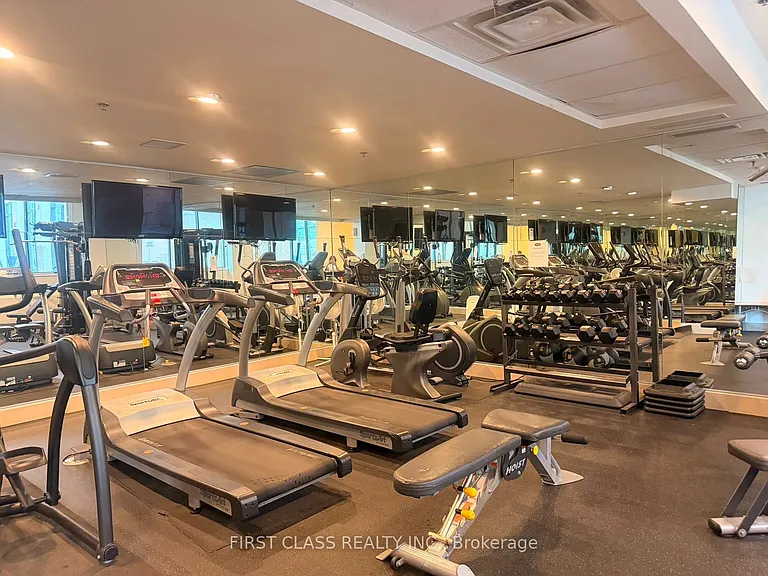 11121 Yonge St #422 — Photo 17