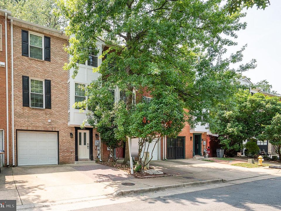1st image of 122 Sanborn Pl