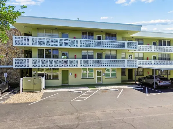 4705 1st St NE APT 138, Saint Petersburg, FL 33703