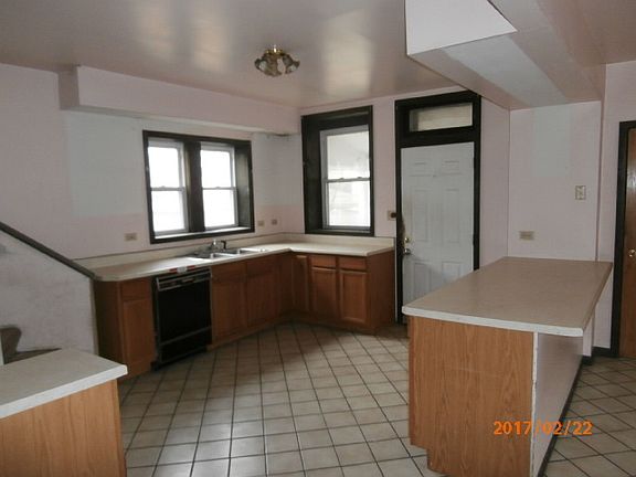 3rd image of 1127 Gunderson Ave