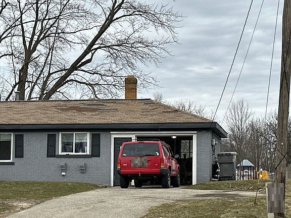 2nd image of 3695 Lake Michigan Dr NW