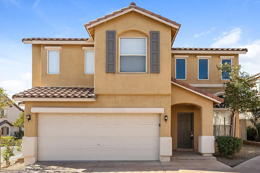 3 bed, 2.5 bath, 1650 sqft, $2,110 — Photo 1