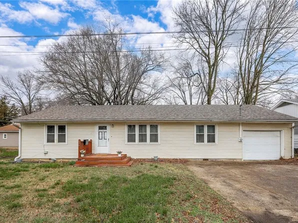 406 E Washington St, Windsor, MO 65360
