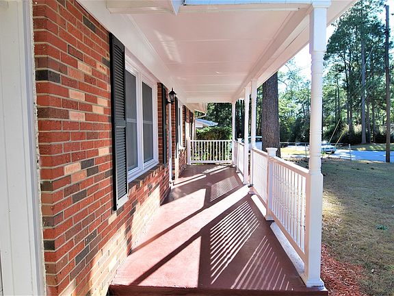 4th image of 1610 Fairwood Dr