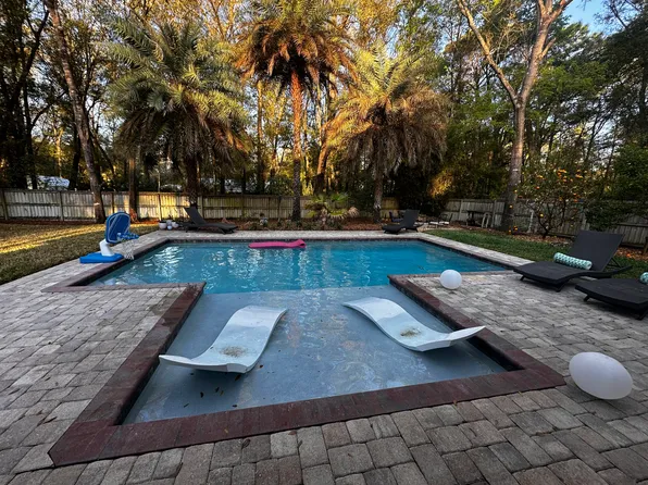 9906 SW 89th St, Gainesville, FL 32608