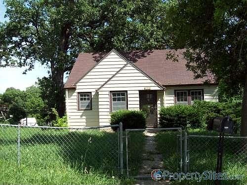 1st image of 609 Oakmont Dr