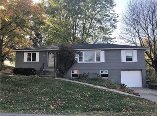 110 N 1st St, Savannah, MO 64485