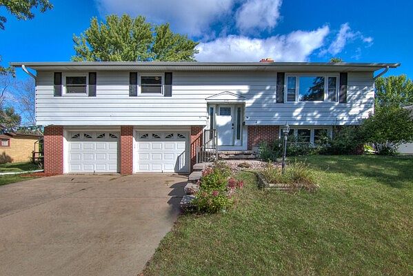 1st image of 2220 Lynn Avenue