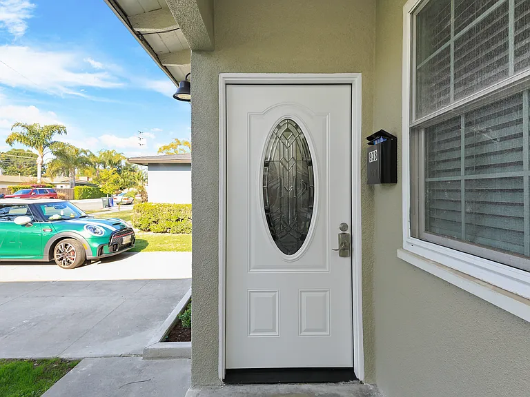 938 W Acacia Ave — Photo 9
