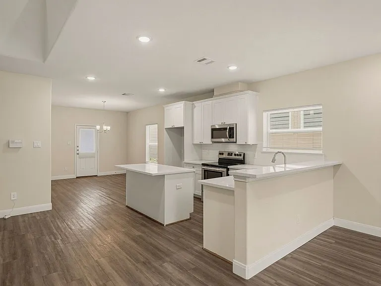 2218 Bringhurst St #B — Photo 9