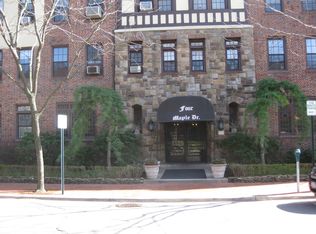 4 Maple Drive #5M, Great Neck, NY 11021