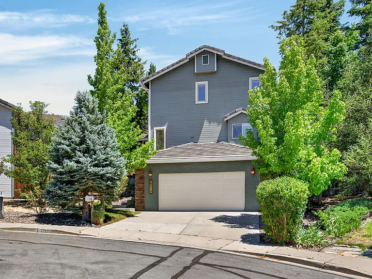 2213 Ridgeview Dr — Photo 1