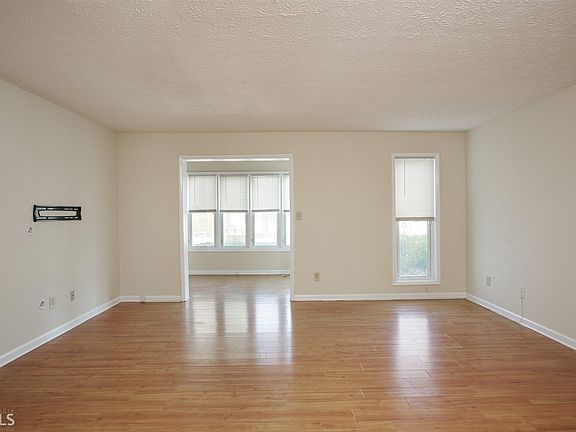4th image of 211 Summit North Dr NE