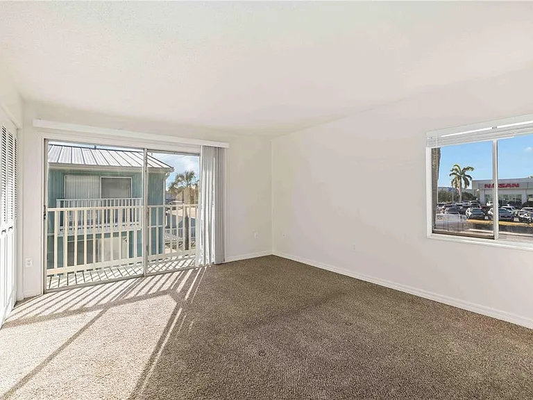 3569 Bee Ridge Rd — Photo 21