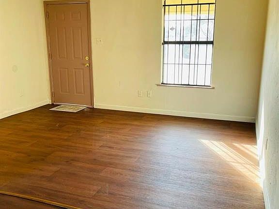3rd image of 2121 S Hughes Ave