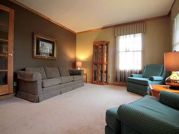 3rd image of 127 Mesa Verde Dr