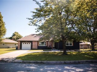 528 Sunset Cir, Columbus, KS 66725