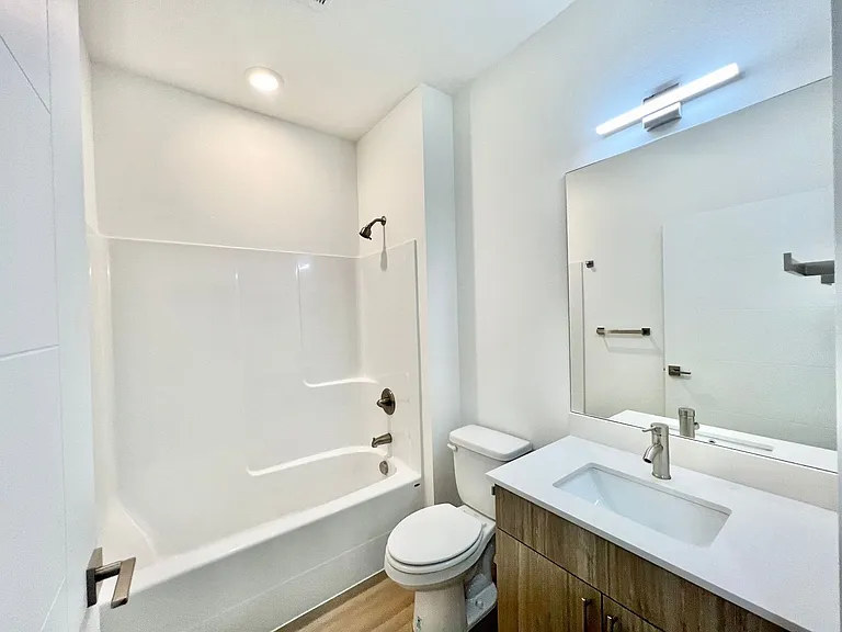 Greenwich Ave Apartments — Photo 10