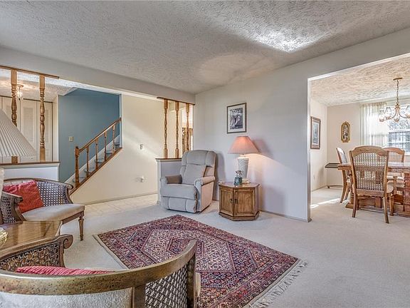 3rd image of 6757 Camelot Dr