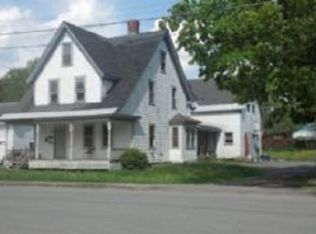 54 High St, Houlton, ME 04730