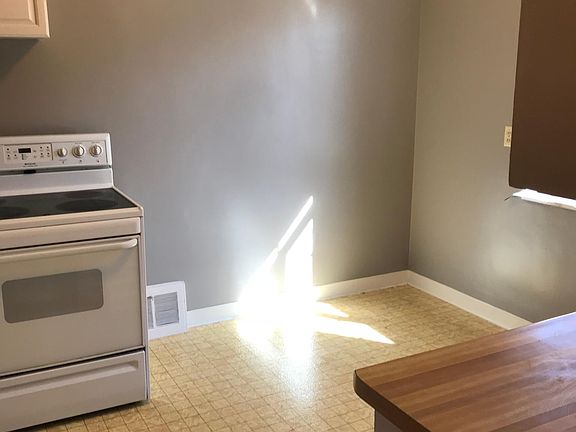2nd image of 2056 Belle Ave