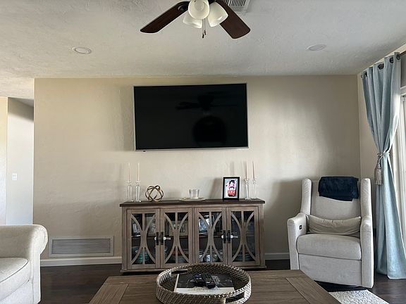 4th image of 3375 Sea View St