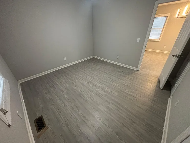 308 Earp St — Photo 8