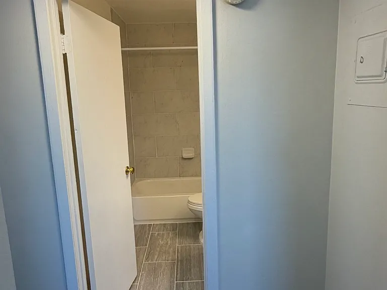 11 Warren Lodge Ct #1A — Photo 8
