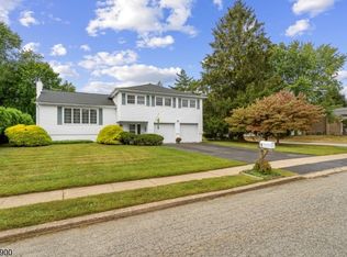 5 Joyce Dr, Succasunna, NJ 07876