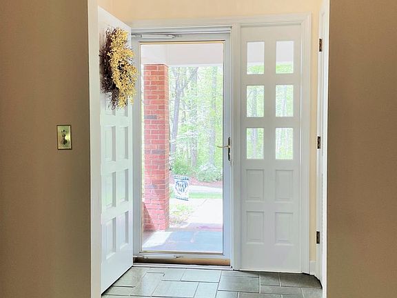 4th image of 120 Knollwood Dr