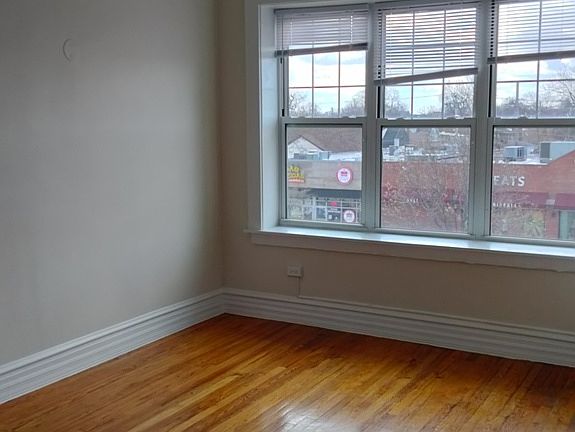 2nd image of 6324 Cermak Rd #3W