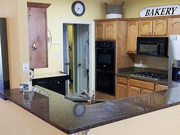4th image of 3319 Chateau Cir N
