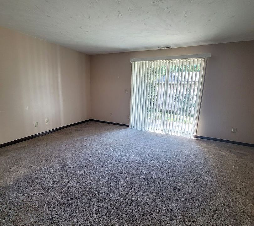 1st image of 6917 Military Ave #1