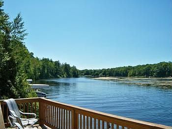 Spectacular views of the Water on Sanford Lk,