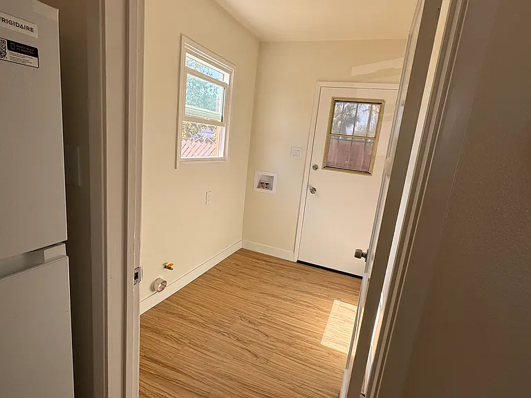 764 W Flora St — Photo 7