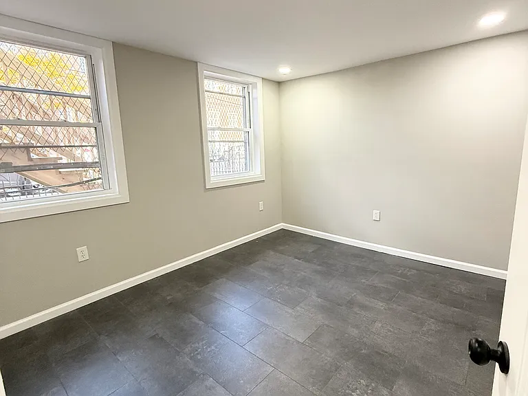 41 Howe St #1 — Photo 8