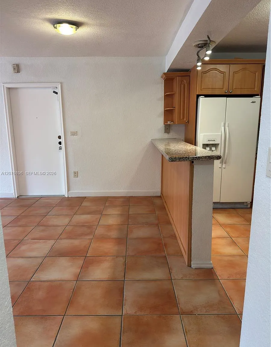 Venetian Palms Condo — Photo 3