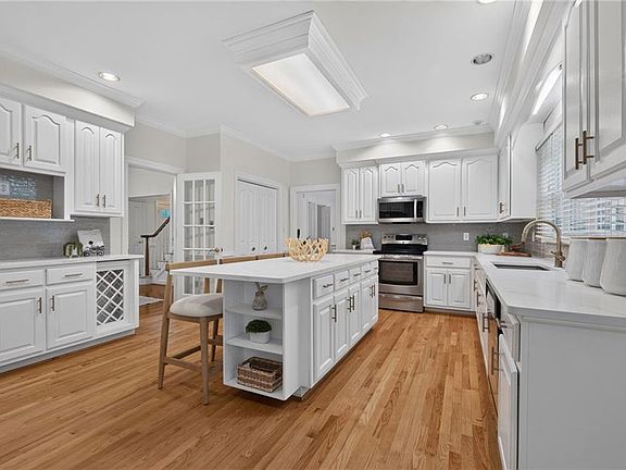 4th image of 2637 Wimbledon Point Dr