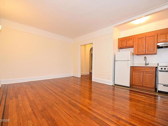 3rd image of 2590 35th St APT 3J