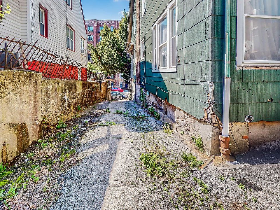 2nd image of 2272 Sedgwick Ave
