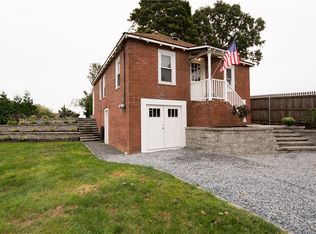 10 N Water St, Portsmouth, RI 02871