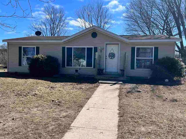 410 Robinson St, Charlevoix, MI 49720