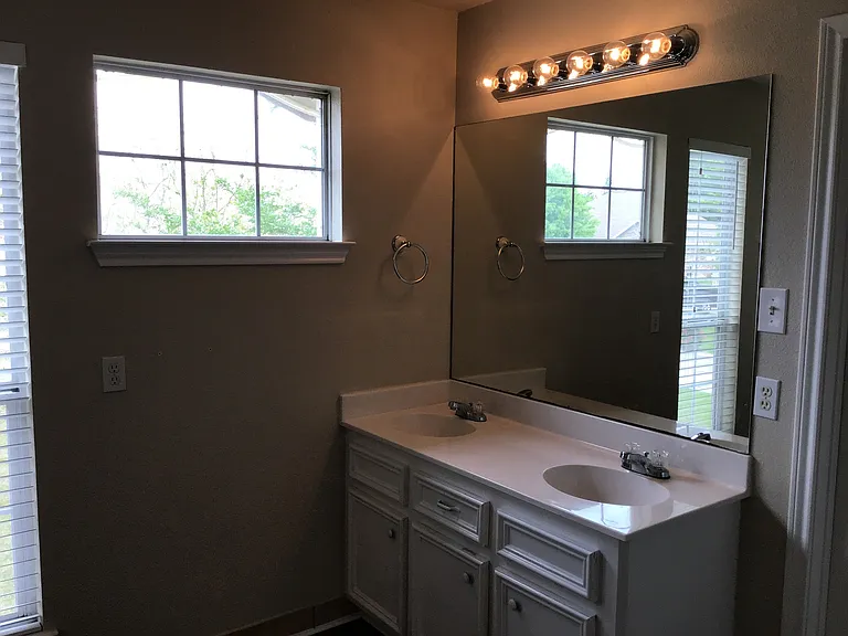 13470 Miller Ln — Photo 8