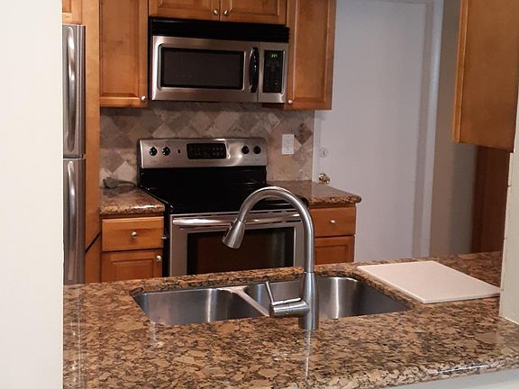 GRANITE AND STAINLESS KITCHEN. ALL 9 YEARS YOUNG