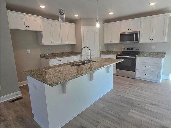 3rd image of 200 N Kayla Dr